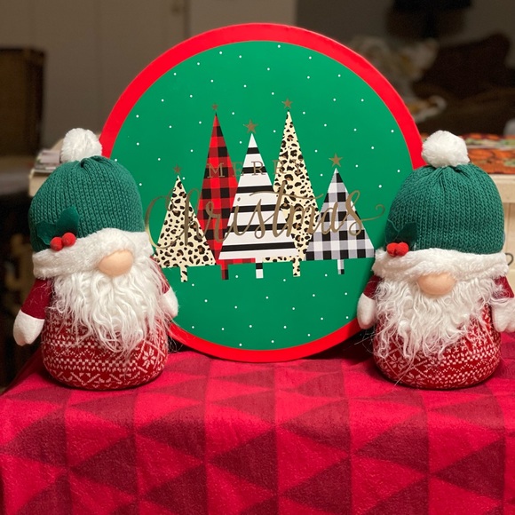 NWT GNOMES - NORTH POLE VILLAGE SNOWFLAKE GNOMES! SET OF TWO. - Picture 2 of 8